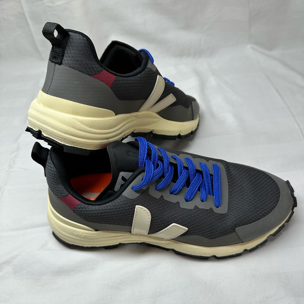 Women’s size 7 Veda Dekkan Alveomesh Black and Blue Athletic Shoes